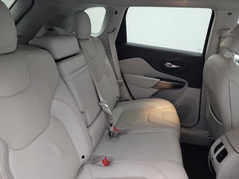 Used 2019 Jeep Cherokee Limited image 19