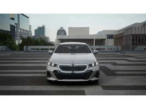 New 2027 BMW 530i RWD image 3