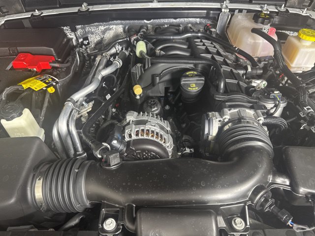 Used 2025 Jeep Gladiator Mojave w/ Convenience Group AWD/4WD image 9