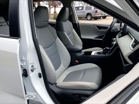 Used 2023 Toyota RAV4 Limited image 9