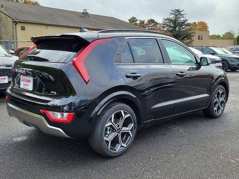 Used 2024 Kia Niro EX Touring image 4