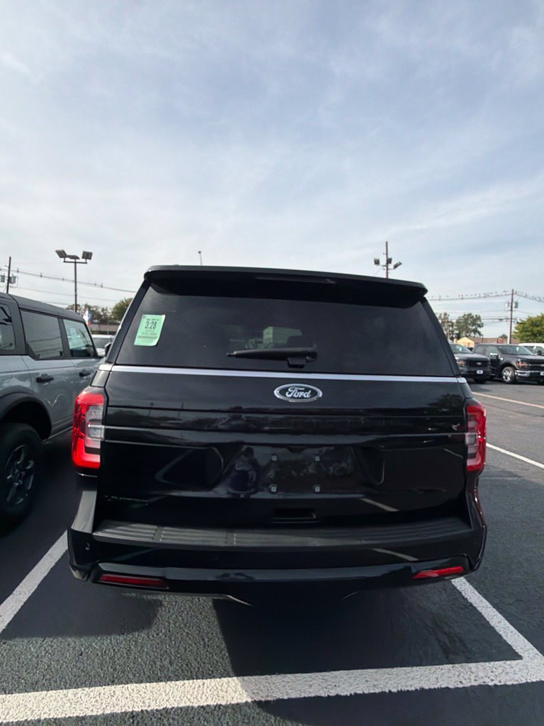 Used 2023 Ford Expedition Max Limited AWD/4WD image 5