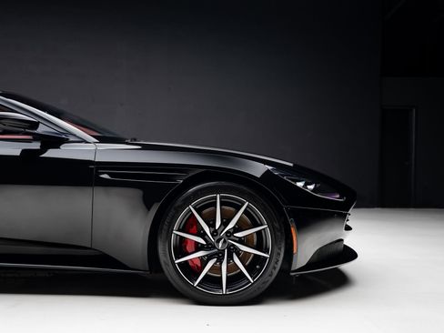 Used 2019 Aston Martin DB11 Volante RWD image 39