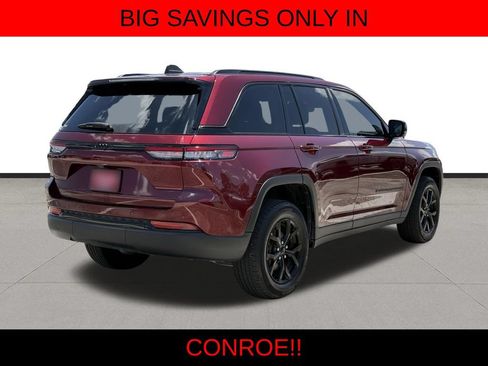 Used 2025 Jeep Grand Cherokee Altitude RWD image 5