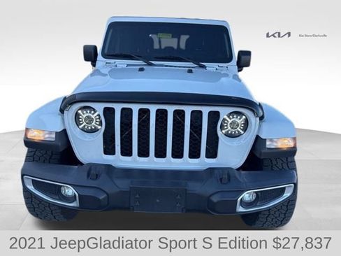 Used 2021 Jeep Gladiator Sport image 3