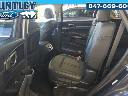 Used 2023 Kia Sorento EX w/ Panoramic Sunroof Package FWD image 10