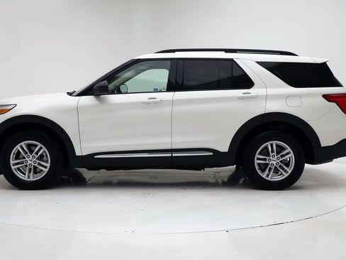 Used 2022 Ford Explorer XLT w/ Equipment Group 202A image 6