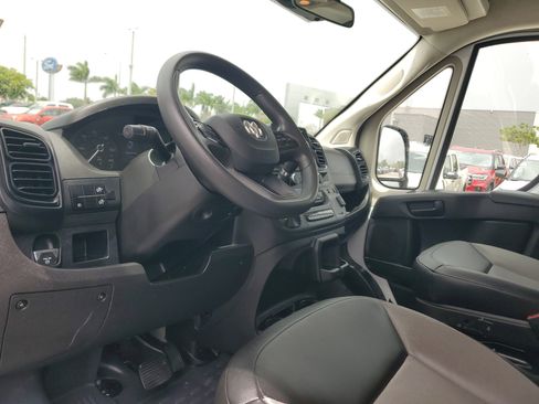 Used 2022 RAM ProMaster 2500 w/ Convenience Group image 9