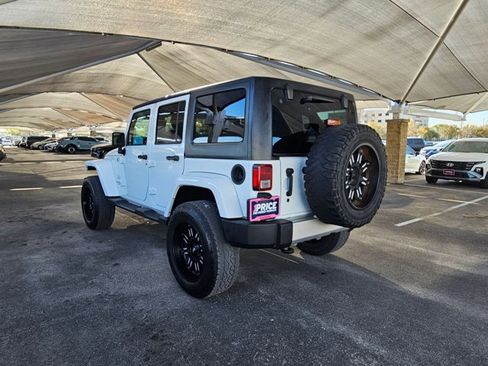 Used 2017 Jeep Wrangler Unlimited Sahara image 5