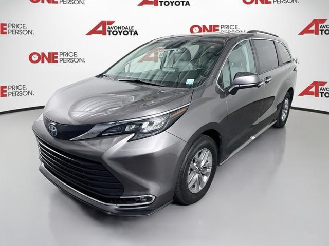 Certified 2024 Toyota Sienna XLE FWD image 4
