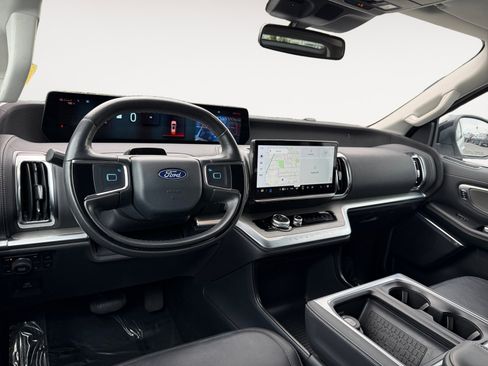 Certified 2025 Ford Expedition Max Platinum image 15