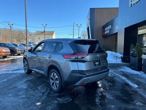 Used 2023 Nissan Rogue SV image 5