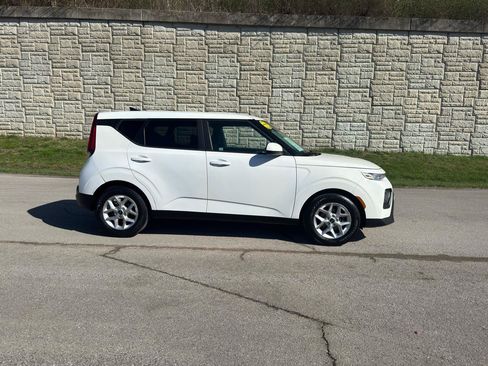 Used 2022 Kia Soul LX w/ Technology Package FWD image 8