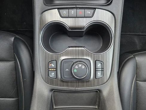 Used 2022 GMC Acadia SLT w/ Preferred Package image 23