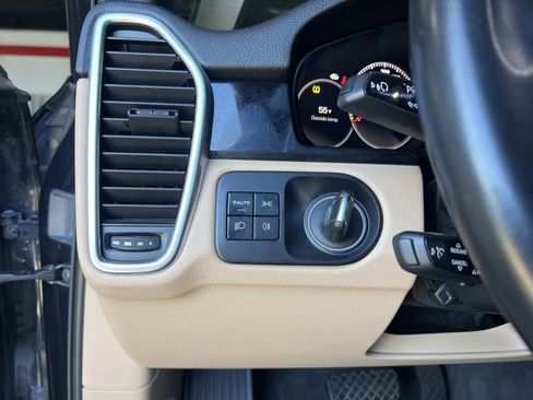 Used 2020 Porsche Cayenne image 20