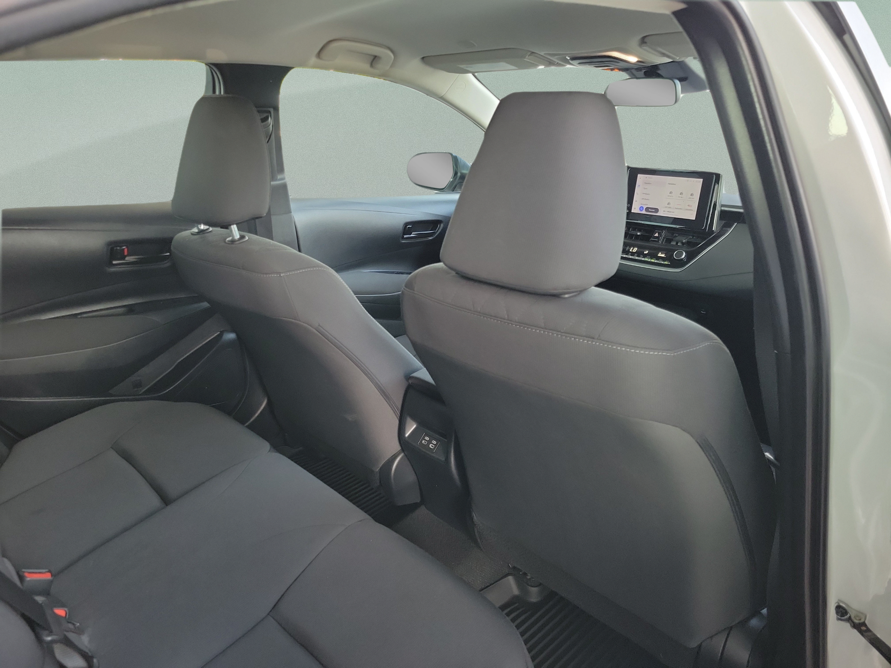Used 2024 Toyota Corolla LE FWD image 28