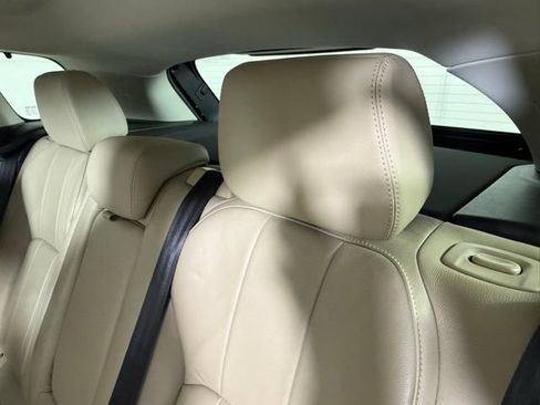 Used 2018 Land Rover Range Rover Evoque SE Premium image 21