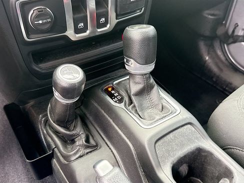 Used 2020 Jeep Wrangler Sport AWD/4WD image 17