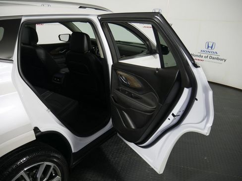 Used 2022 GMC Terrain Denali w/ Denali Premium Package image 8