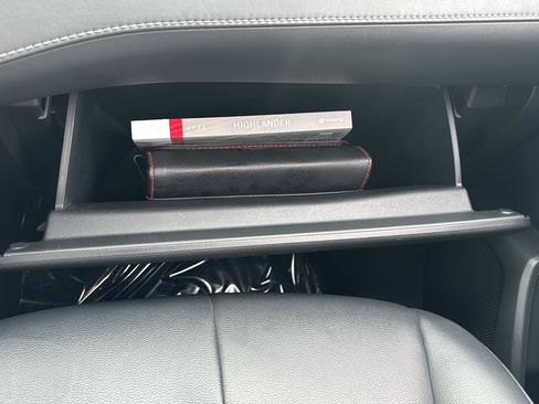 Used 2021 Toyota Highlander XLE image 37