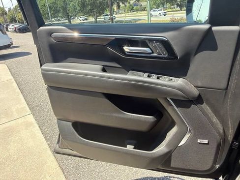 Used 2025 Chevrolet Tahoe Z71 w/ Comfort Package AWD/4WD image 9