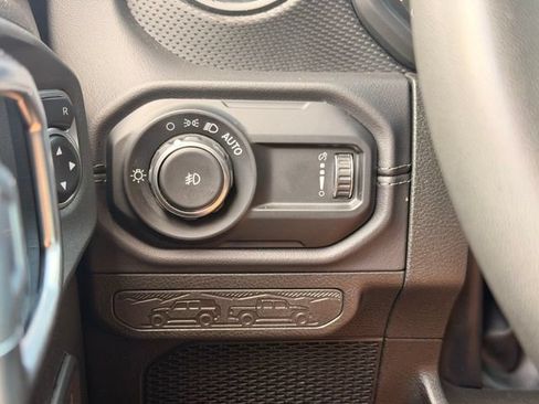 Used 2025 Jeep Wrangler Unlimited Rubicon AWD/4WD image 27