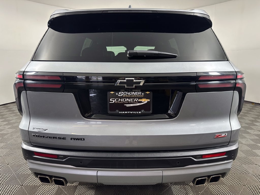 Used 2025 Chevrolet Traverse Z71 w/ LPO, Floor Liner Package AWD/4WD image 4