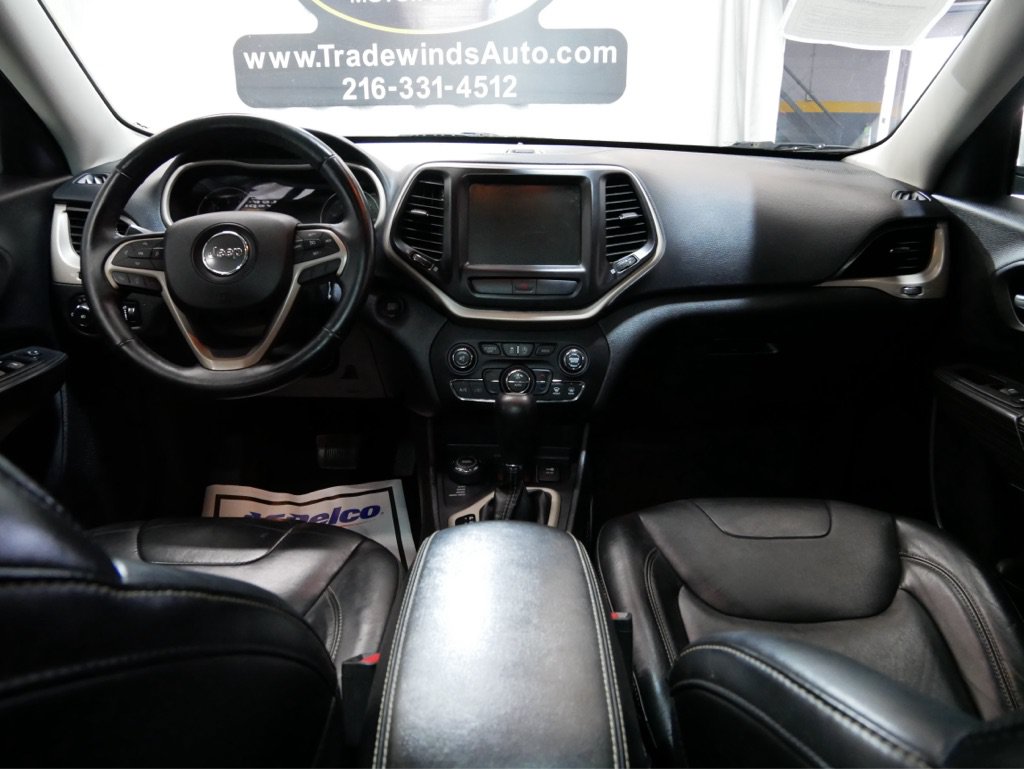 Used 2019 Jeep Cherokee Latitude Plus w/ Comfort/Convenience Group AWD/4WD image 60