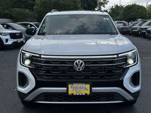Used 2024 Volkswagen Atlas Peak Edition SE AWD/4WD image 2