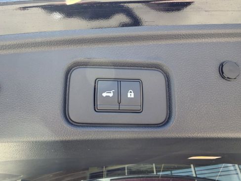 Used 2025 Nissan Pathfinder SV w/ SV Premium Package FWD image 38