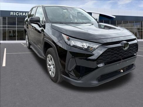 Used 2022 Toyota RAV4 LE AWD/4WD image 10