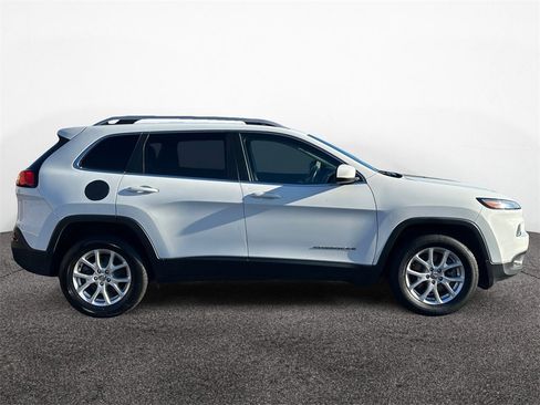 Used 2016 Jeep Cherokee Latitude w/ Cold Weather Group image 6