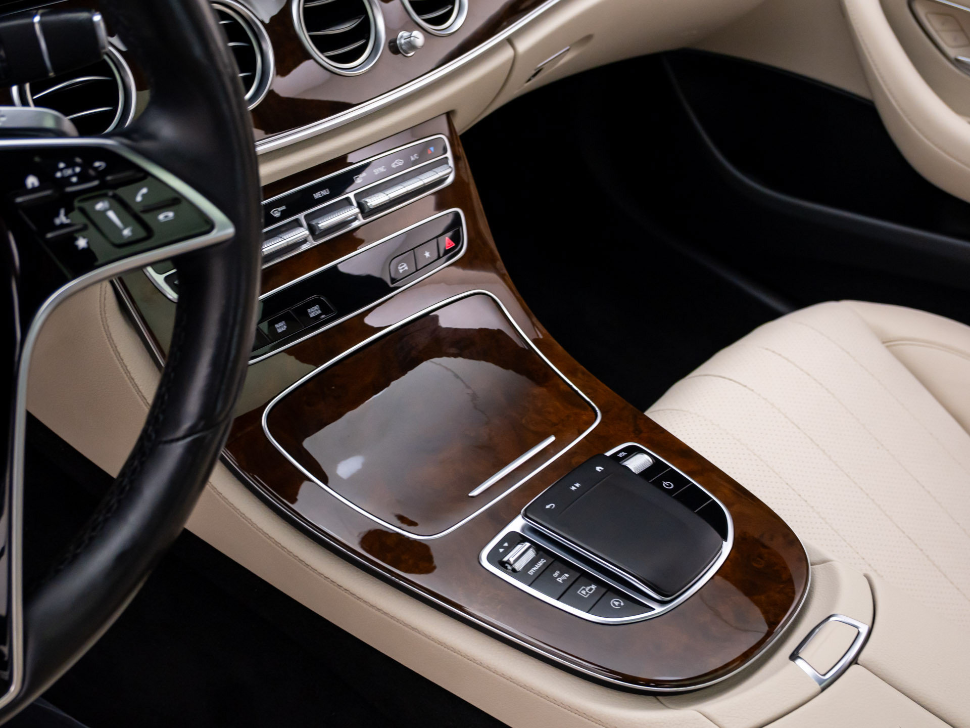 Used 2023 Mercedes-Benz E 350 4MATIC Sedan image 12