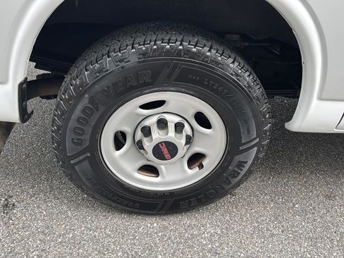 Used 2023 GMC Savana 2500 w/ Driver Convenience Package image 24