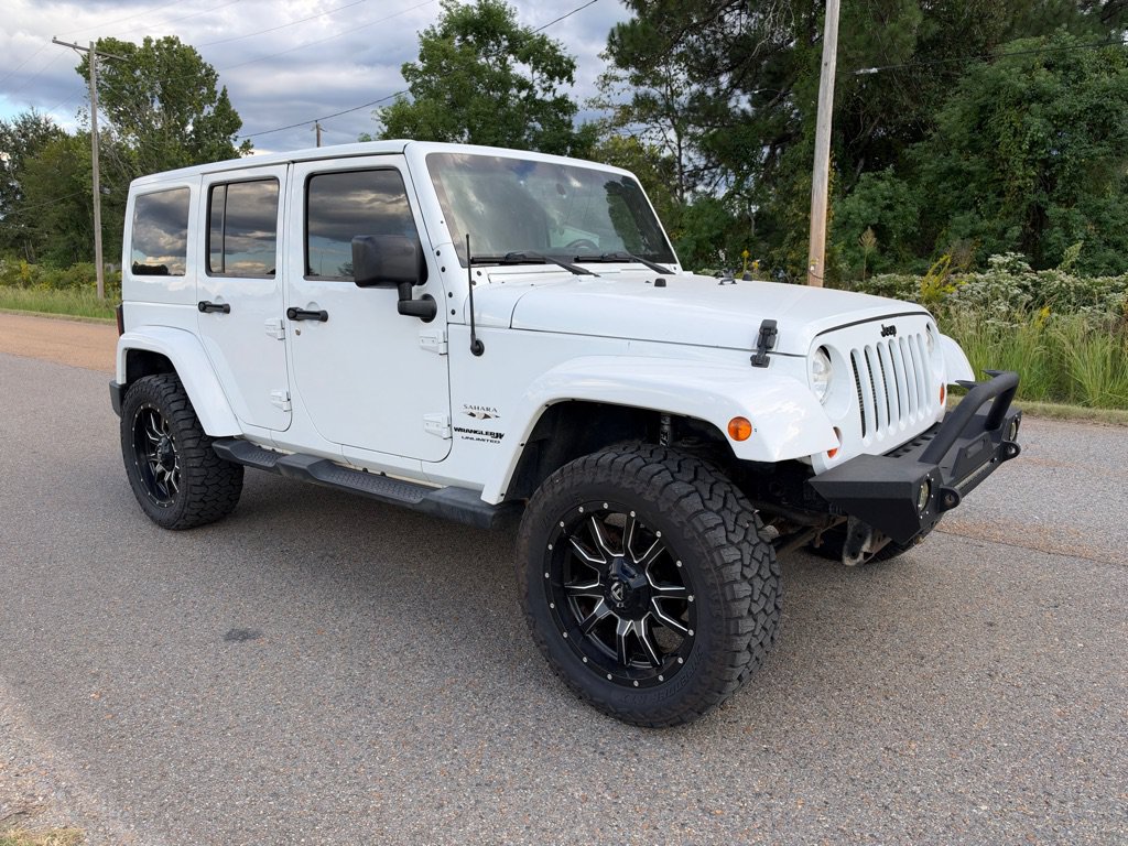 Used 2018 Jeep Wrangler Unlimited Sahara AWD/4WD image 4