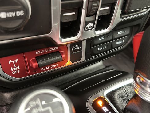 Used 2025 Jeep Wrangler Unlimited Sport AWD/4WD image 19