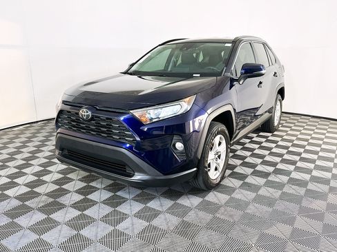 Used 2020 Toyota RAV4 XLE FWD image 7