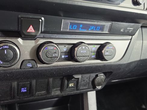 Certified 2022 Toyota Tacoma SR AWD/4WD image 19