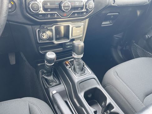 Used 2023 Jeep Gladiator Sport w/ Off Road Group image 9