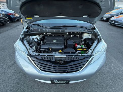Used 2013 Toyota Sienna LE image 56