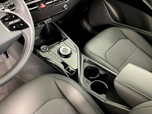 New 2026 Kia Niro Wind FWD image 12