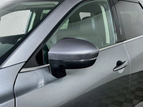Used 2025 Nissan Pathfinder SL FWD image 12