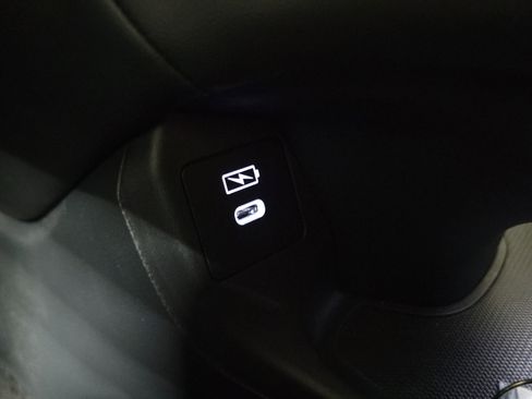 Certified 2025 Honda HR-V LX image 34