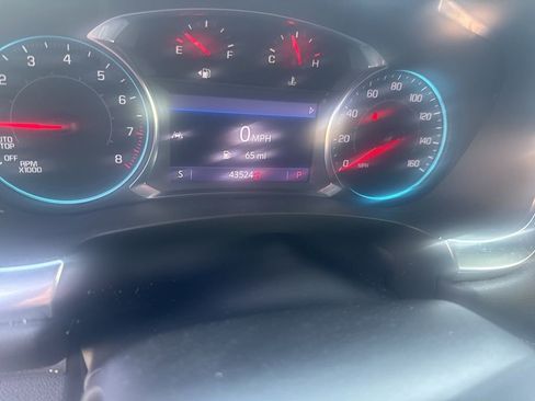 Used 2023 Chevrolet Traverse LT image 23