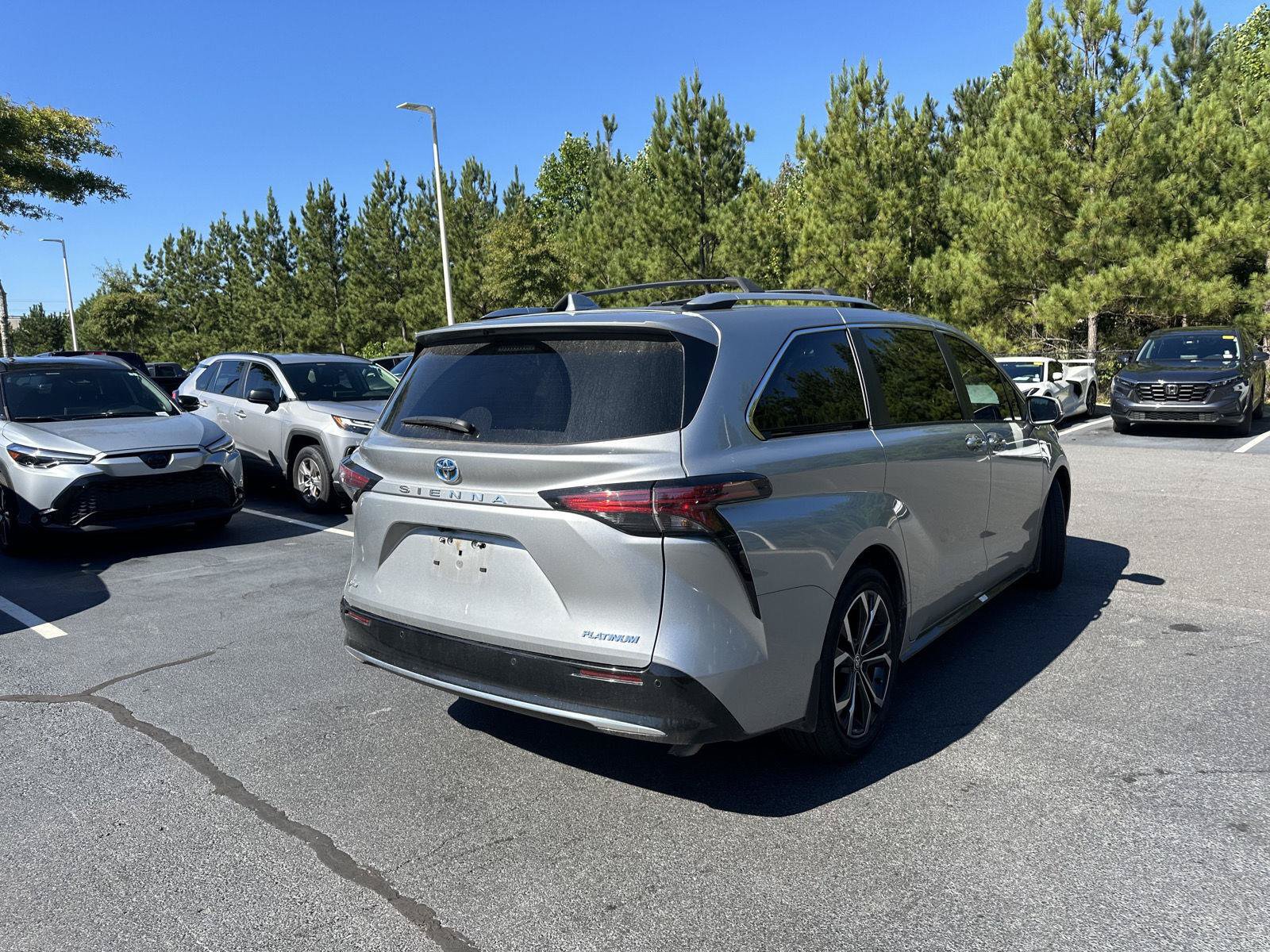 Used 2025 Toyota Sienna Platinum FWD image 6