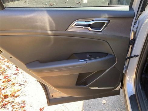 Used 2024 Kia Sportage SX image 10