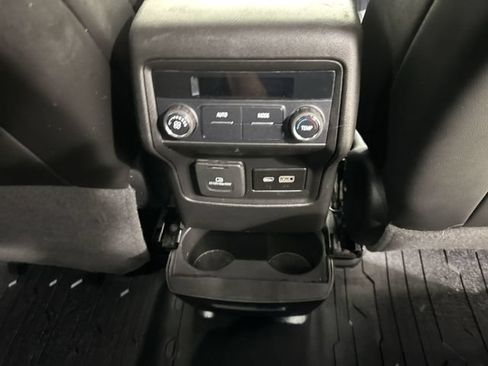 Used 2020 GMC Acadia SLT w/ LPO, Floor Liner Package FWD image 21