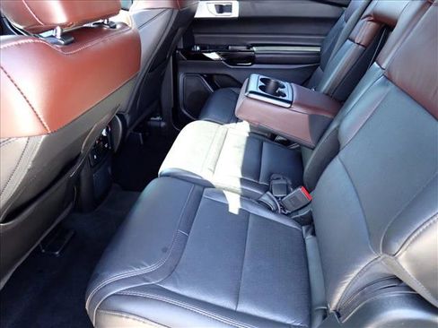 Used 2023 Ford Explorer Platinum w/ Technology Package AWD/4WD image 10