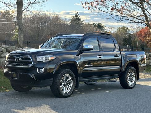 Used 2016 Toyota Tacoma Limited image 12