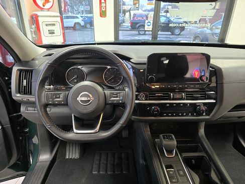 Used 2023 Nissan Pathfinder SL image 24